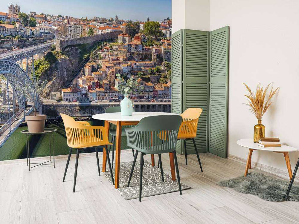 Lumière du soleil sur une pente urbaine colorée