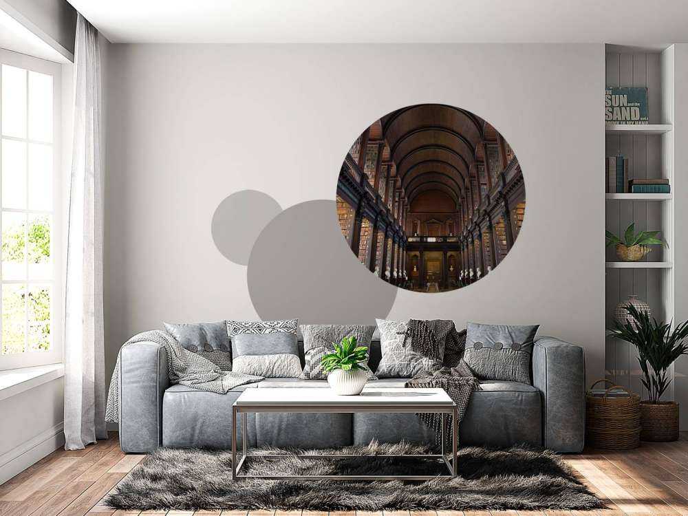 Salle de livres classiques avec des arcs