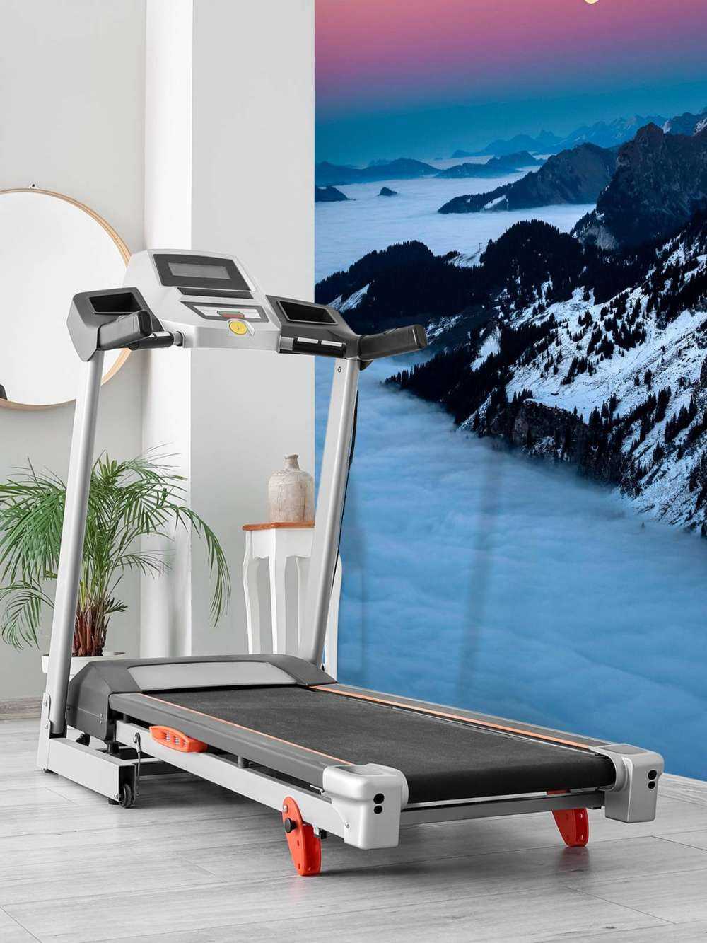 Lumière de lune sur les montagnes enneigées