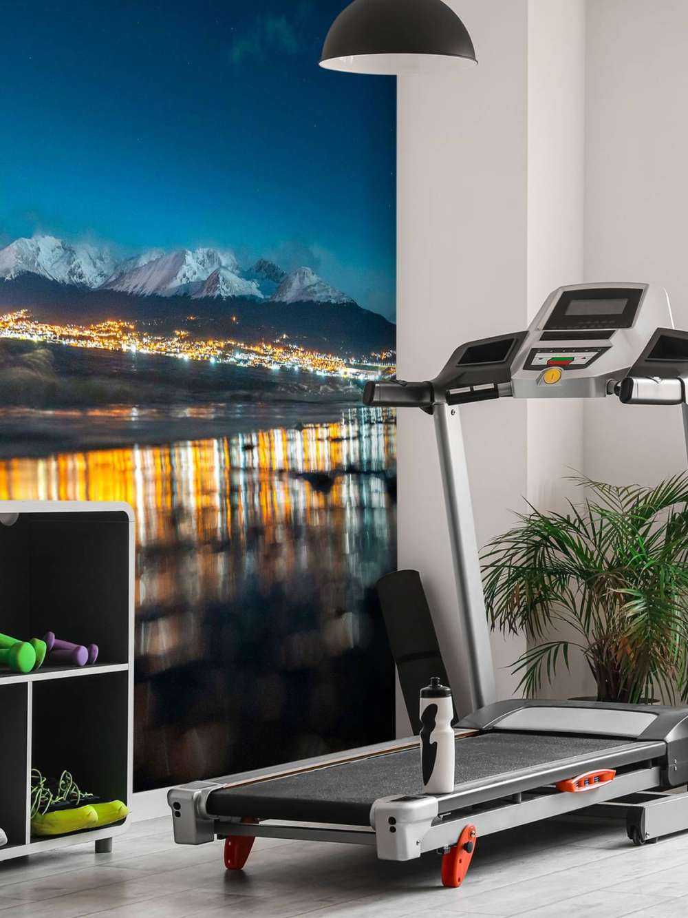 Lumière de nuit sur une côte enneigée