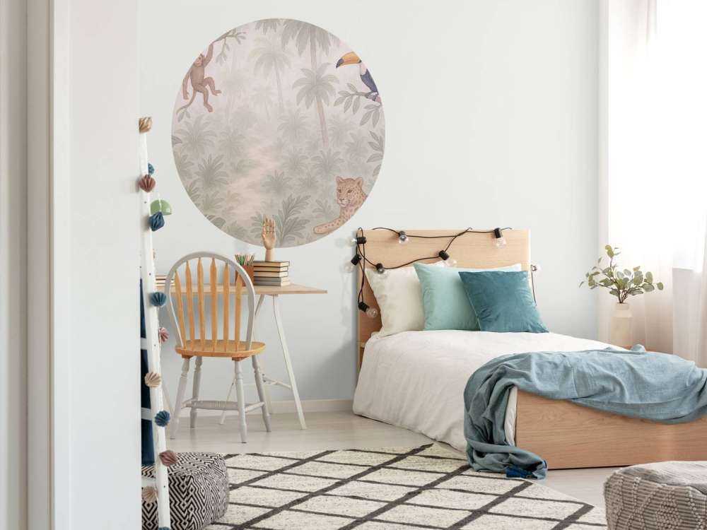 Amis de la jungle dans la brume du matin.