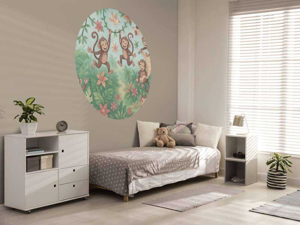 Singes joyeux dans la jungle des fleurs.