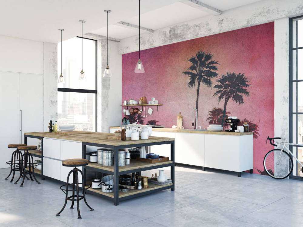 Palmiers dans la lueur rose du soir