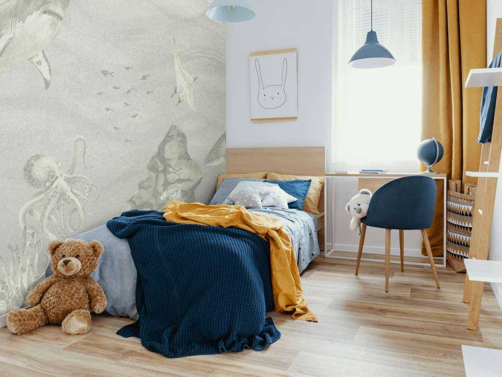 Monde sous-marin avec requins en vert d'eau