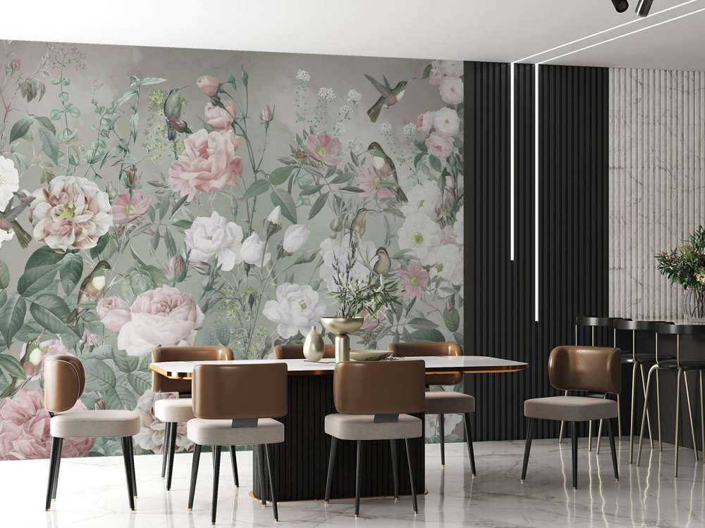 Oiseaux dans le jardin de roses