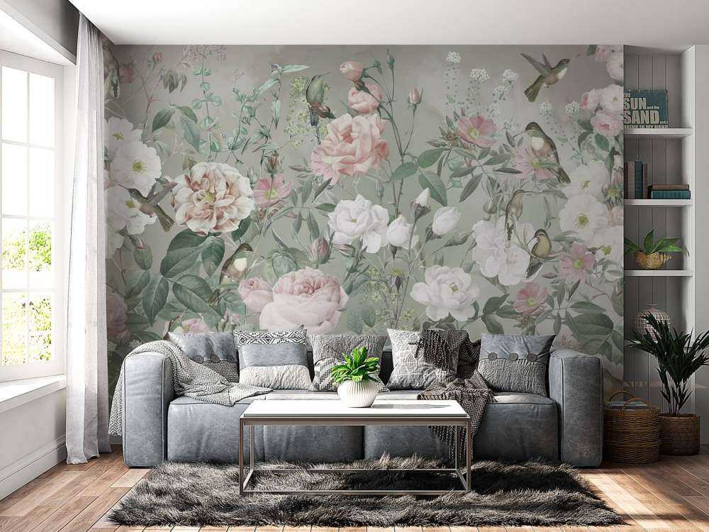 Oiseaux dans le jardin de roses