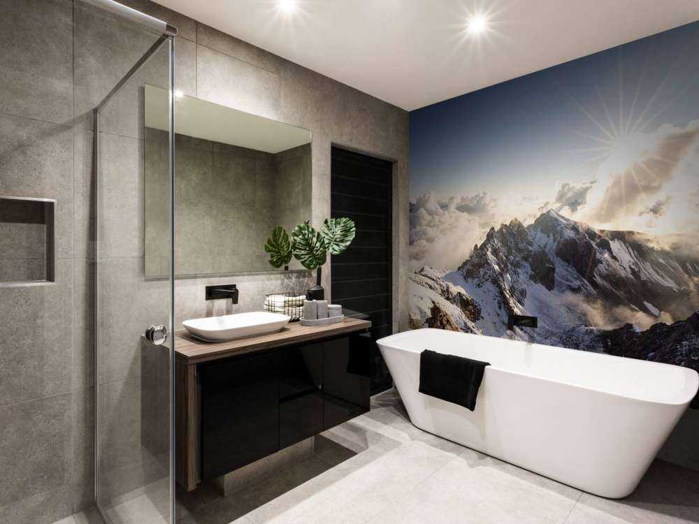 Lumière du soleil sur une crête enneigée