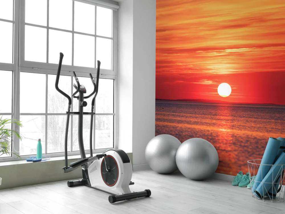 Coucher de soleil rouge feu sur une mer calme