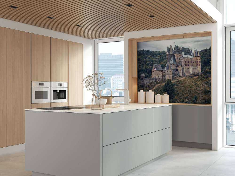 Château entre des collines verdoyantes