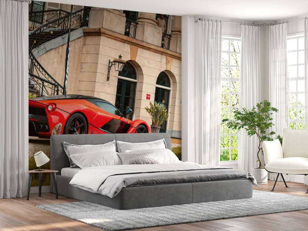 Ferrari laFerrari devant une villa de luxe