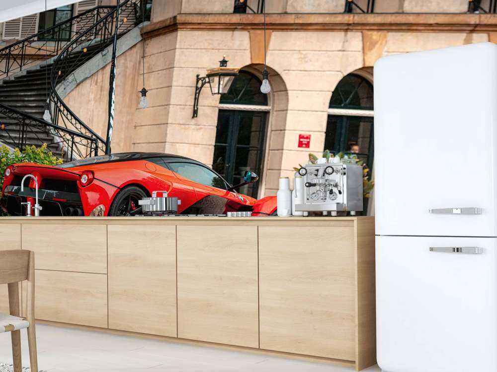 Ferrari laFerrari devant une villa de luxe