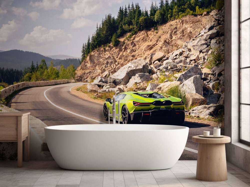 Lamborghini Revuelto dans les montagnes