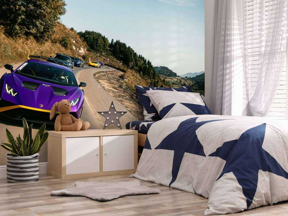 Convoi de supercars à travers les montagnes