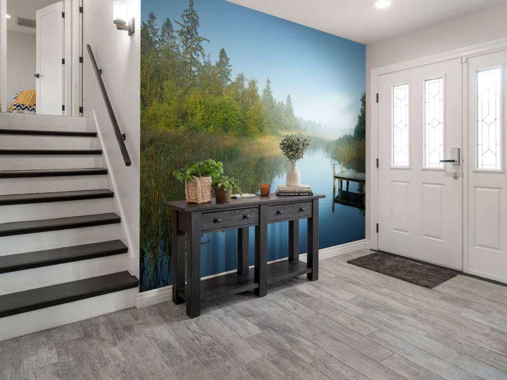 Echafaudages en bois dans la forêt