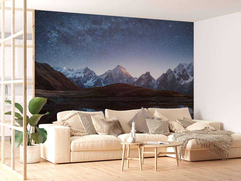 Montagnes enneigées la nuit