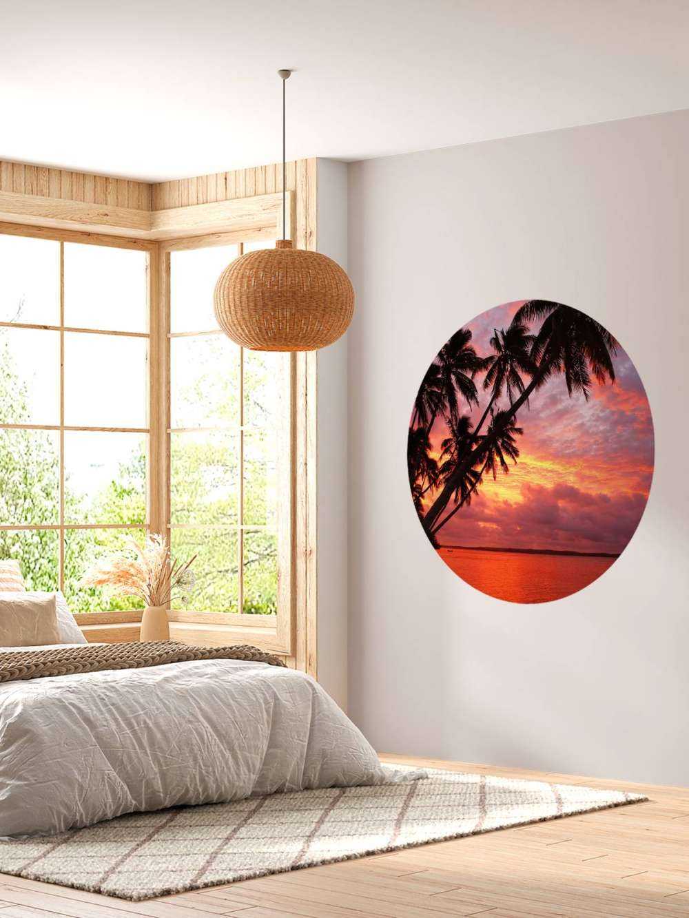 Palmiers au-dessus d'un océan rouge