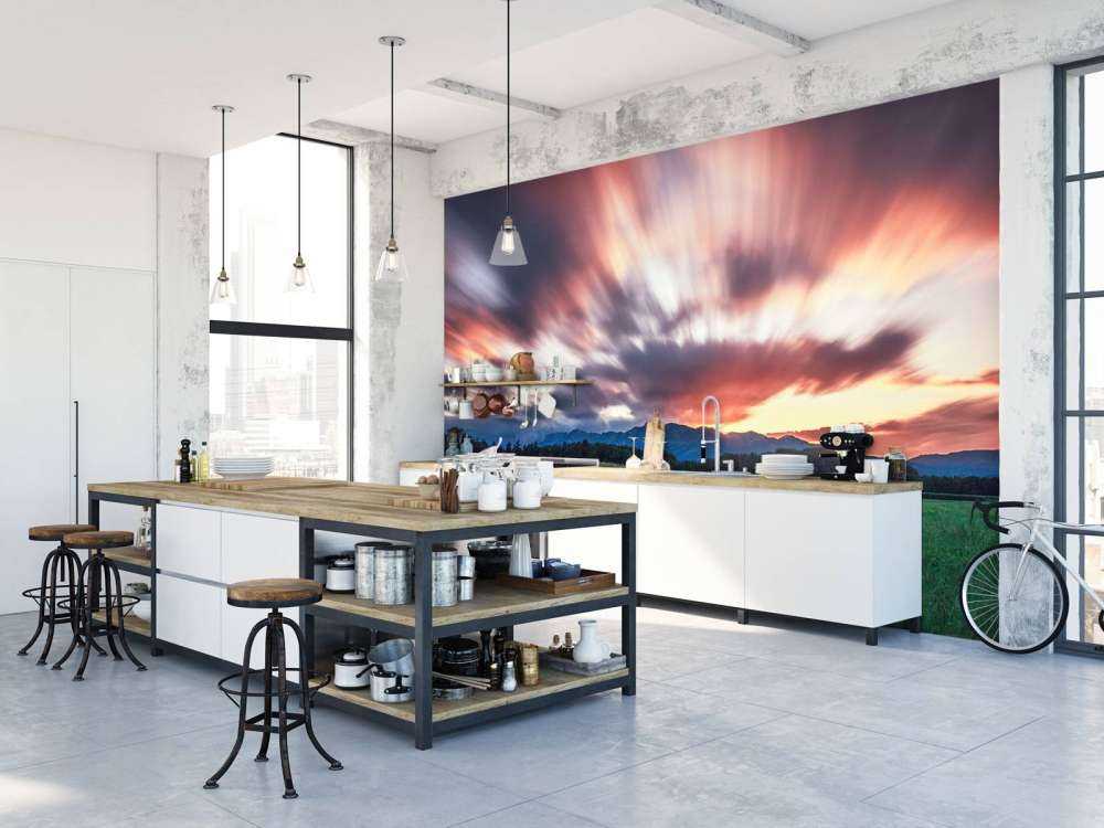 Coucher de soleil au-dessus de la plaine verte