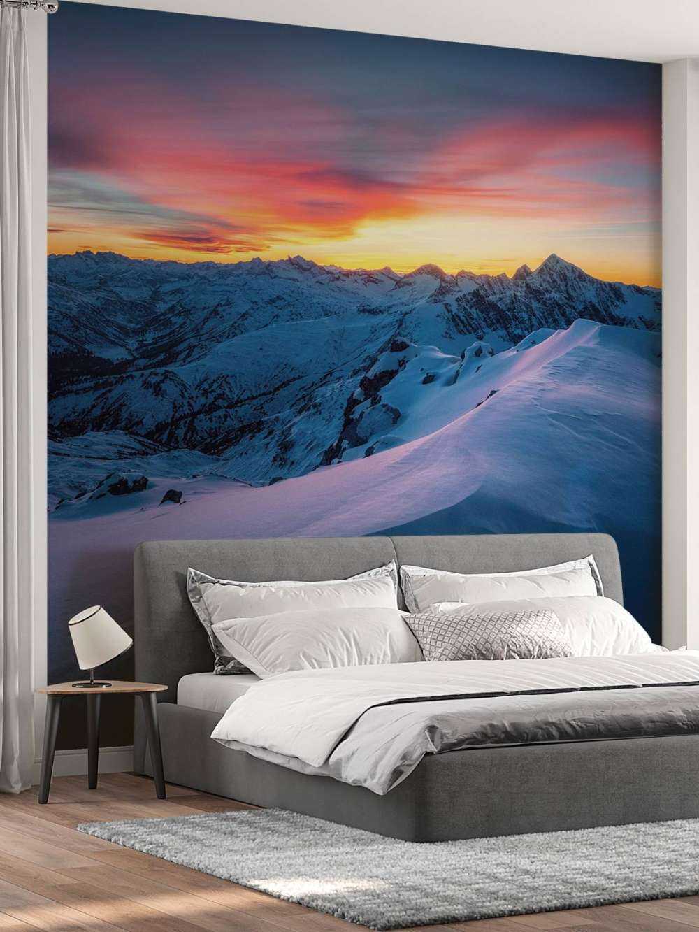 Pics enneigés à l'aube.