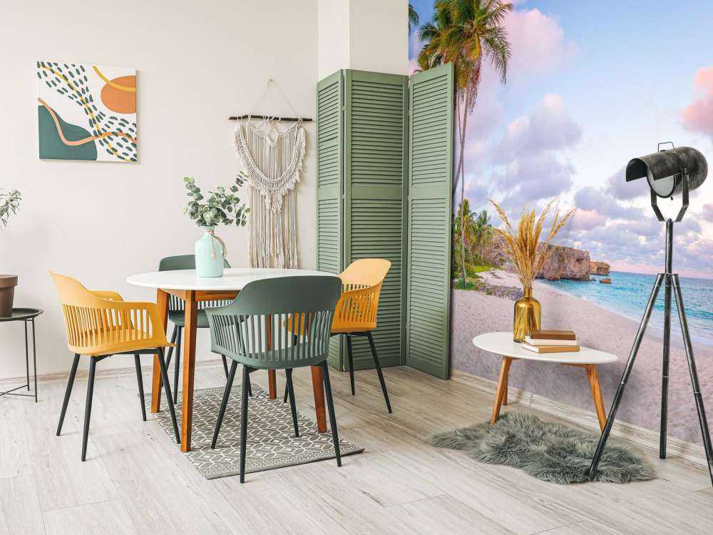 Plage tropicale au crépuscule.