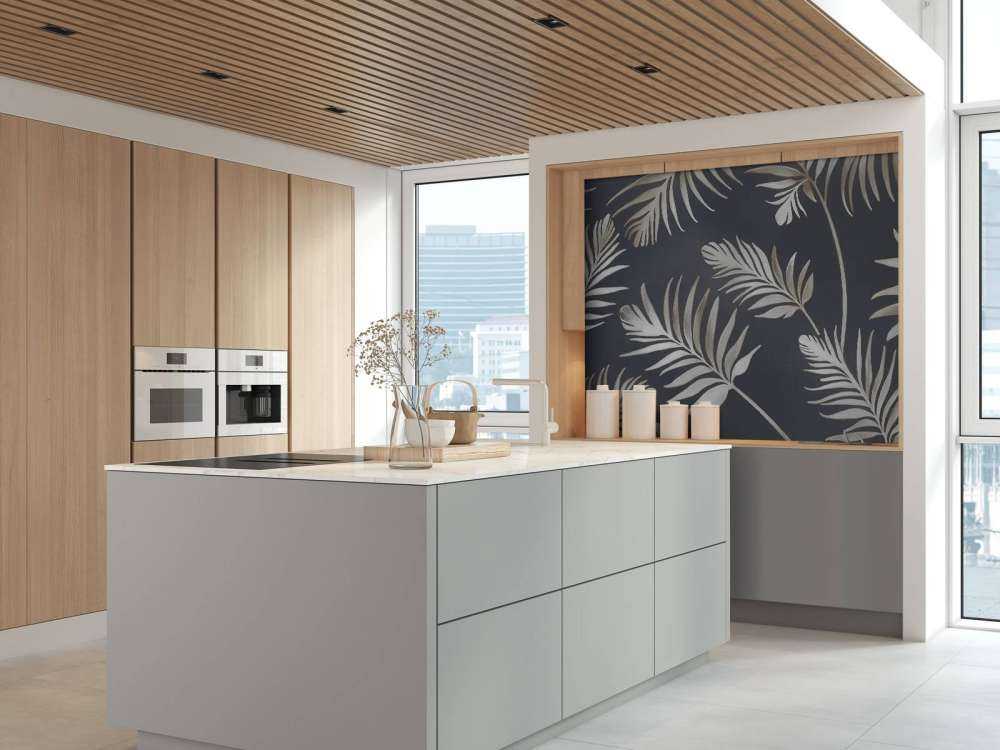 Feuilles dorées sur un violet très foncé