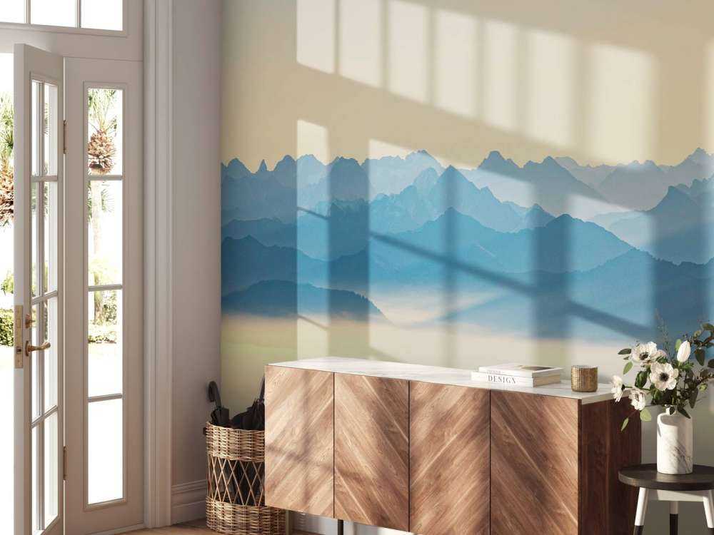 Sommet bleu-gris dans la lumière du matin