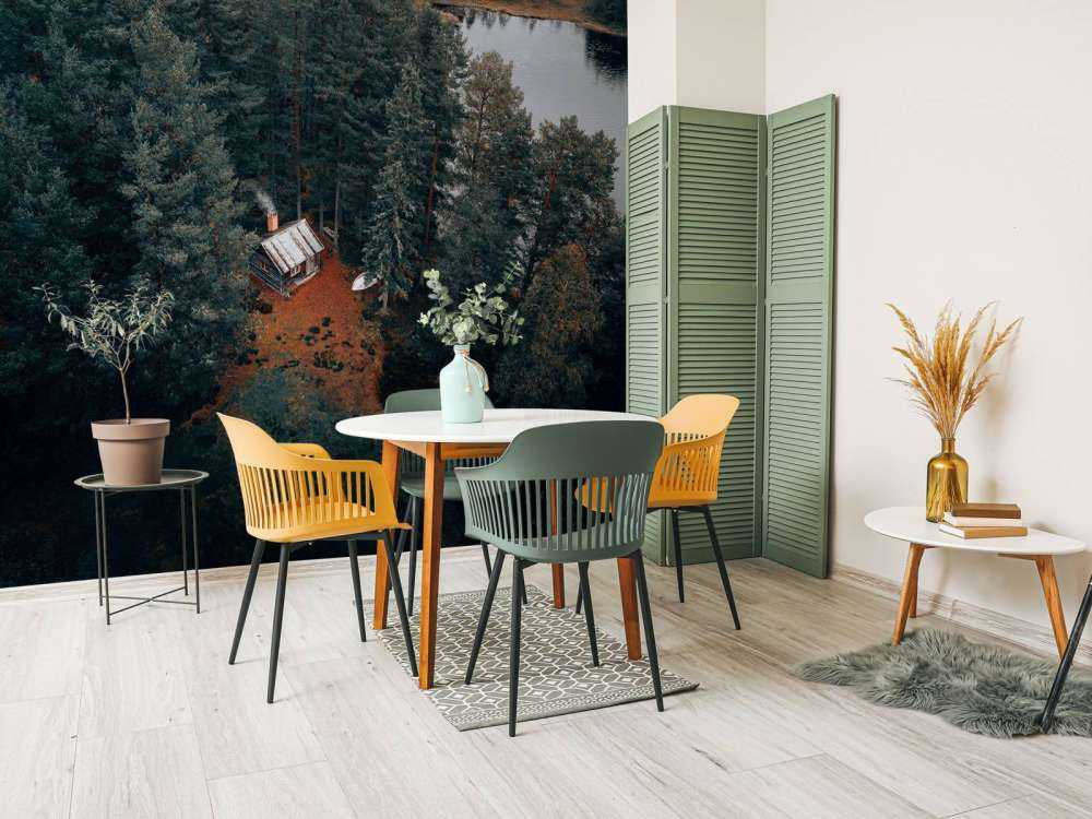 Cabane entourée de forêts et de lacs