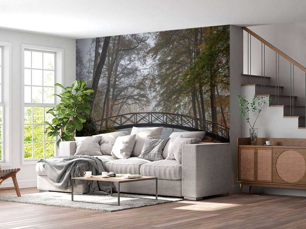 Petit pont entre les arbres