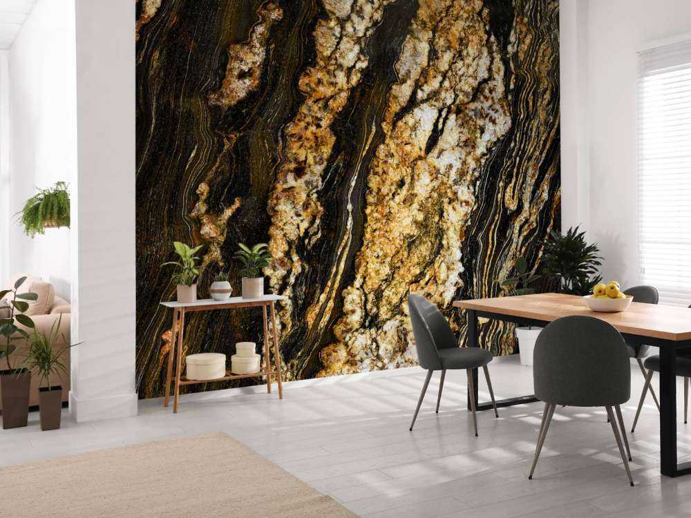Marbre foncé avec structure en or