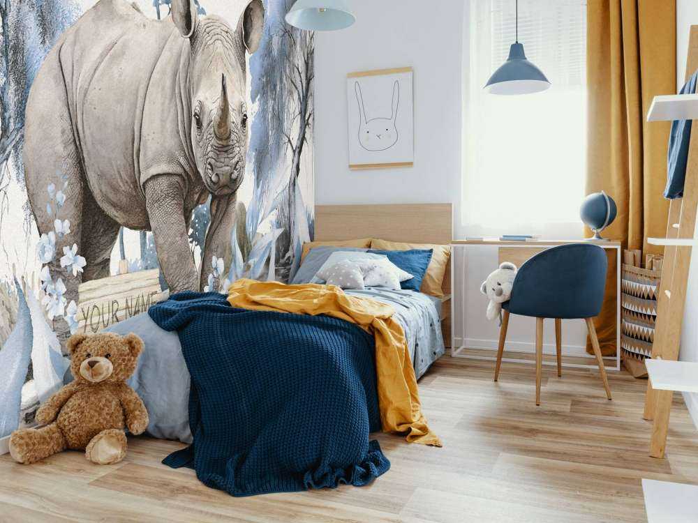 Bébé rhino dans la savane bleu