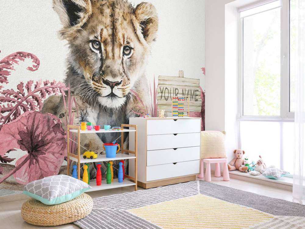 Bébé lion dans la jungle rose