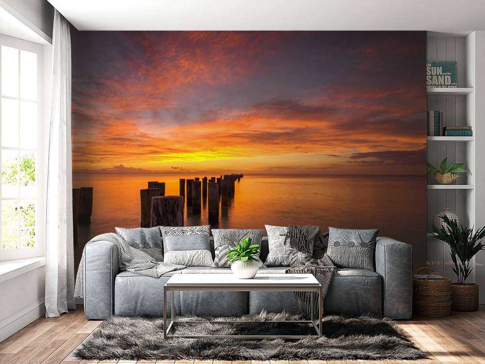 Brise-lames au lever du soleil