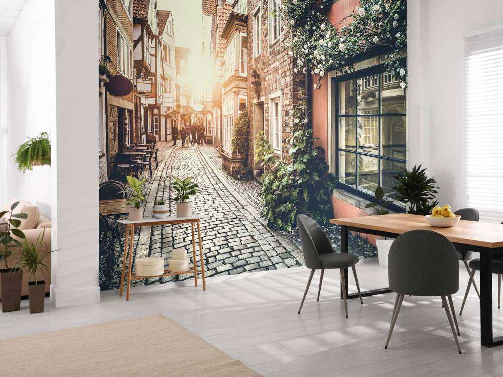 Coucher de soleil dans une vieille rue