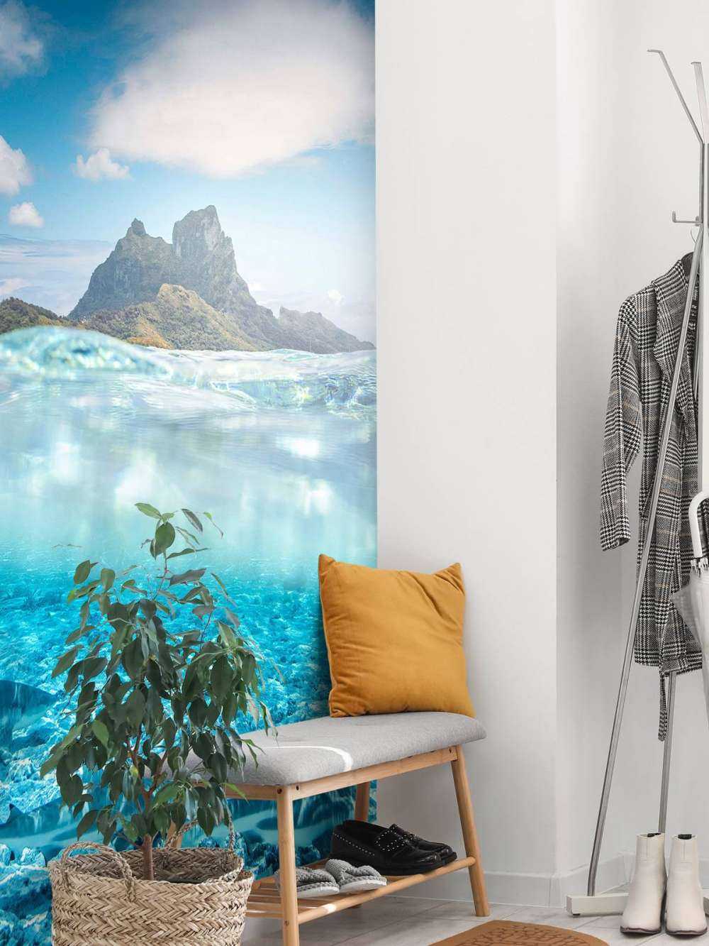 Requins de récif dans la lagune turquoise.