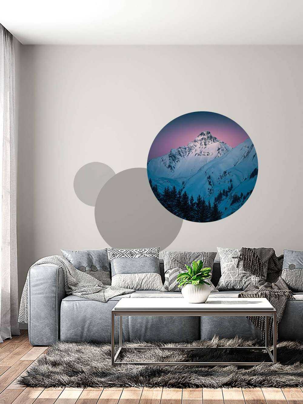 Sommet enneigé sous une nuit étoilée