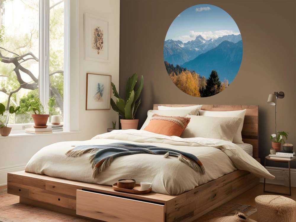 Couleurs d'automne pour les sommets enneigés.