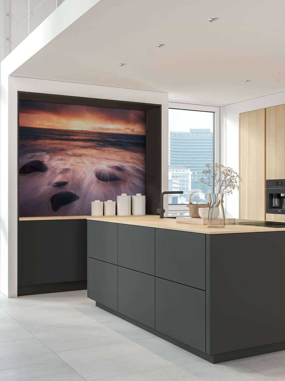 Lueur du soir sur la côte rocheuse