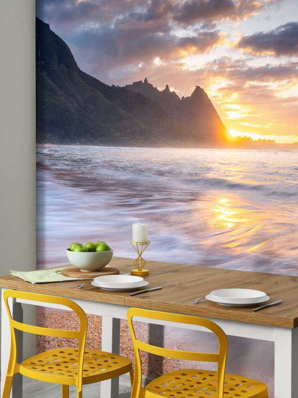 Soleil d'or sur une plage tropicale