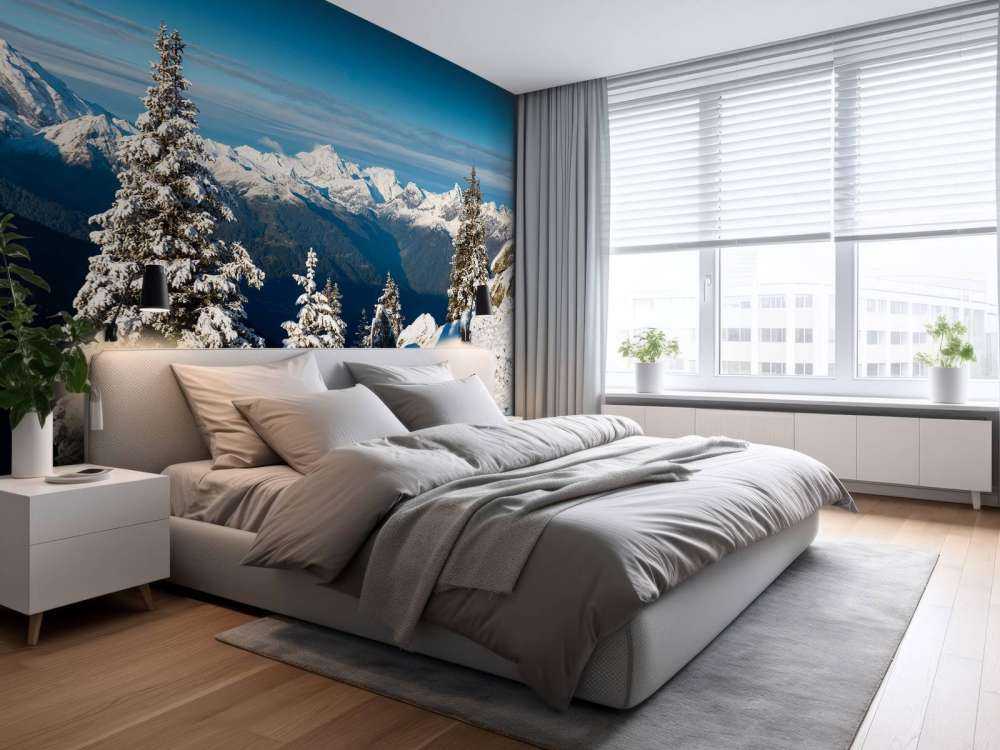 Pins enneigés avec vue sur la montagne