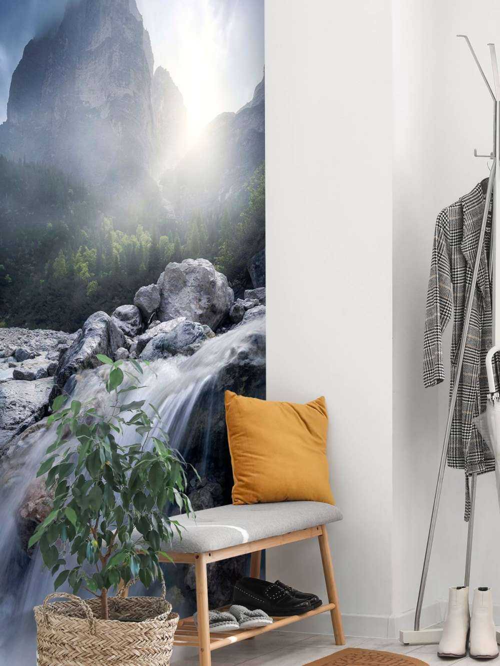 Mistige Bergstroom au lever du soleil