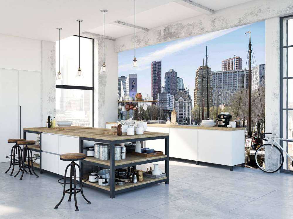 Navires historiques et la skyline moderne