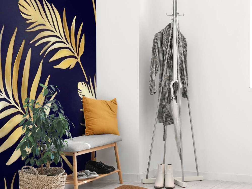 Feuilles dorées sur cuivre foncé