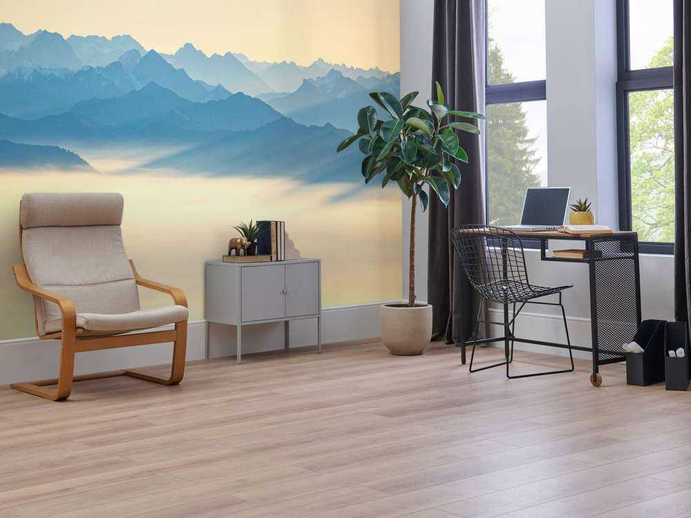 Sommet bleu-gris dans la lumière du matin