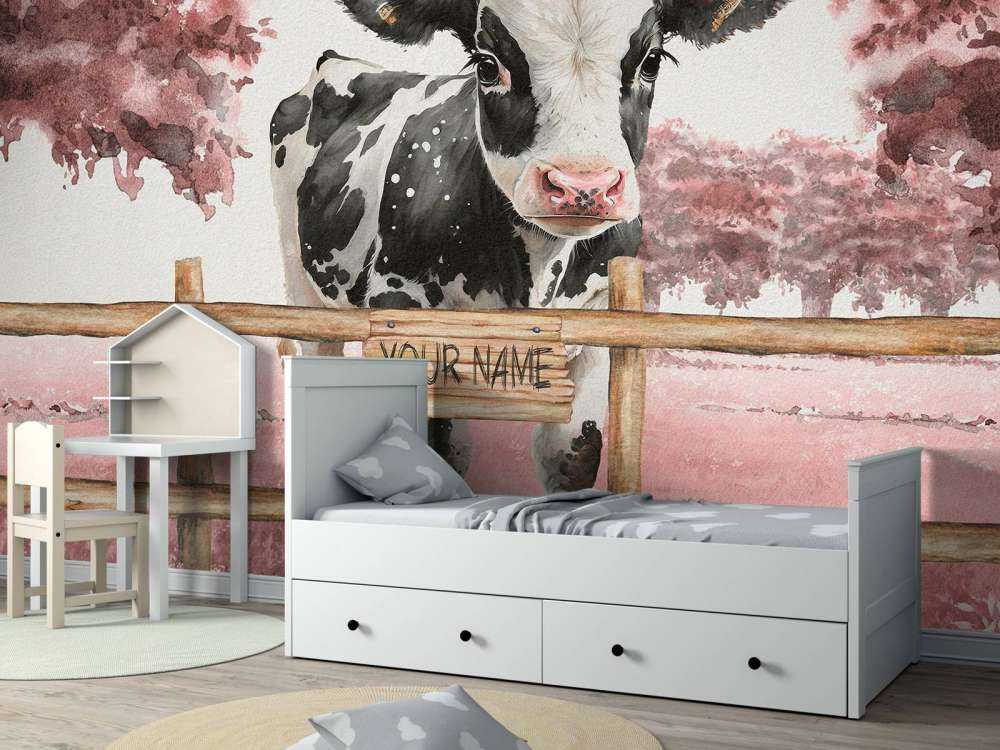 Jeune vache dans un pré rose