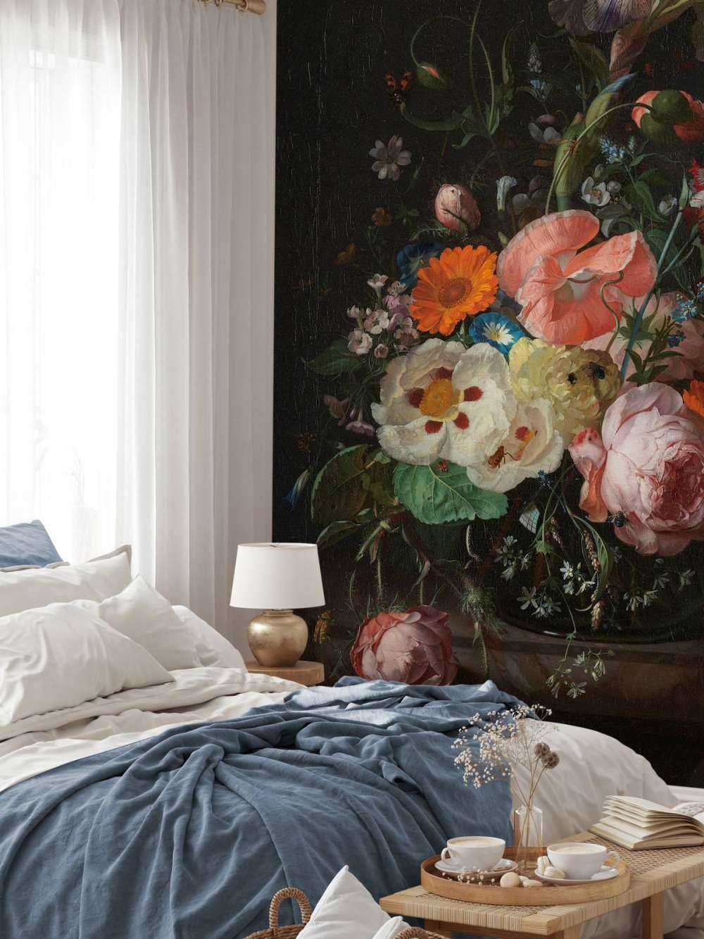 Nature morte avec des fleurs sur une table en marbre