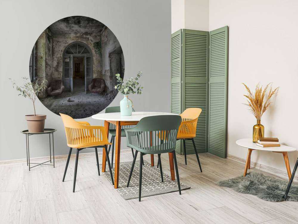 Couloir dans une maison abandonnée