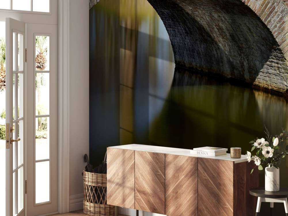 Vieux pont en arc vers le château