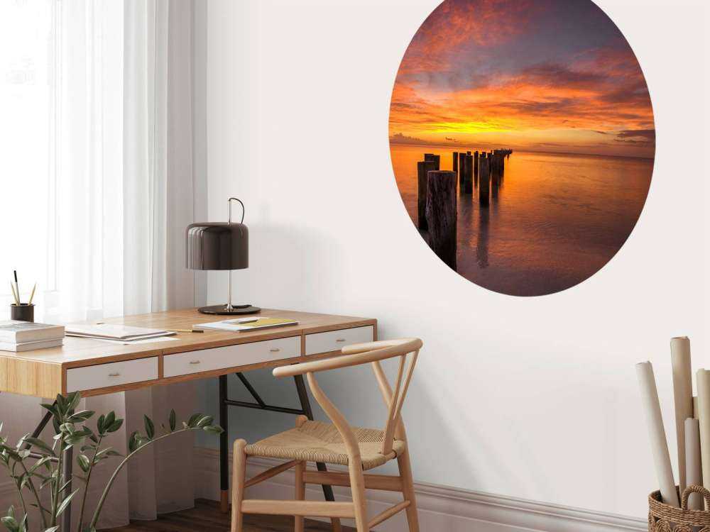 Brise-lames au lever du soleil