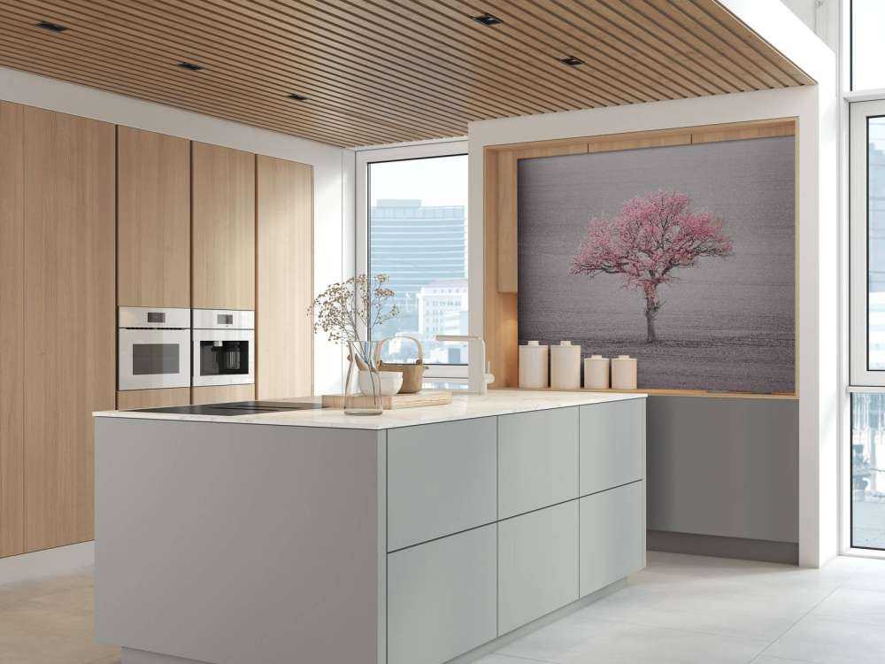 Arbre au feuillage rose