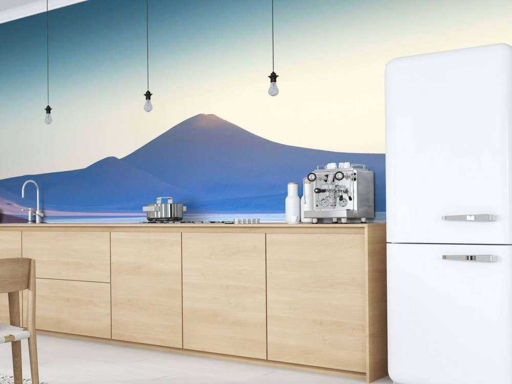 Lever de soleil sur un paysage désertique volcanique