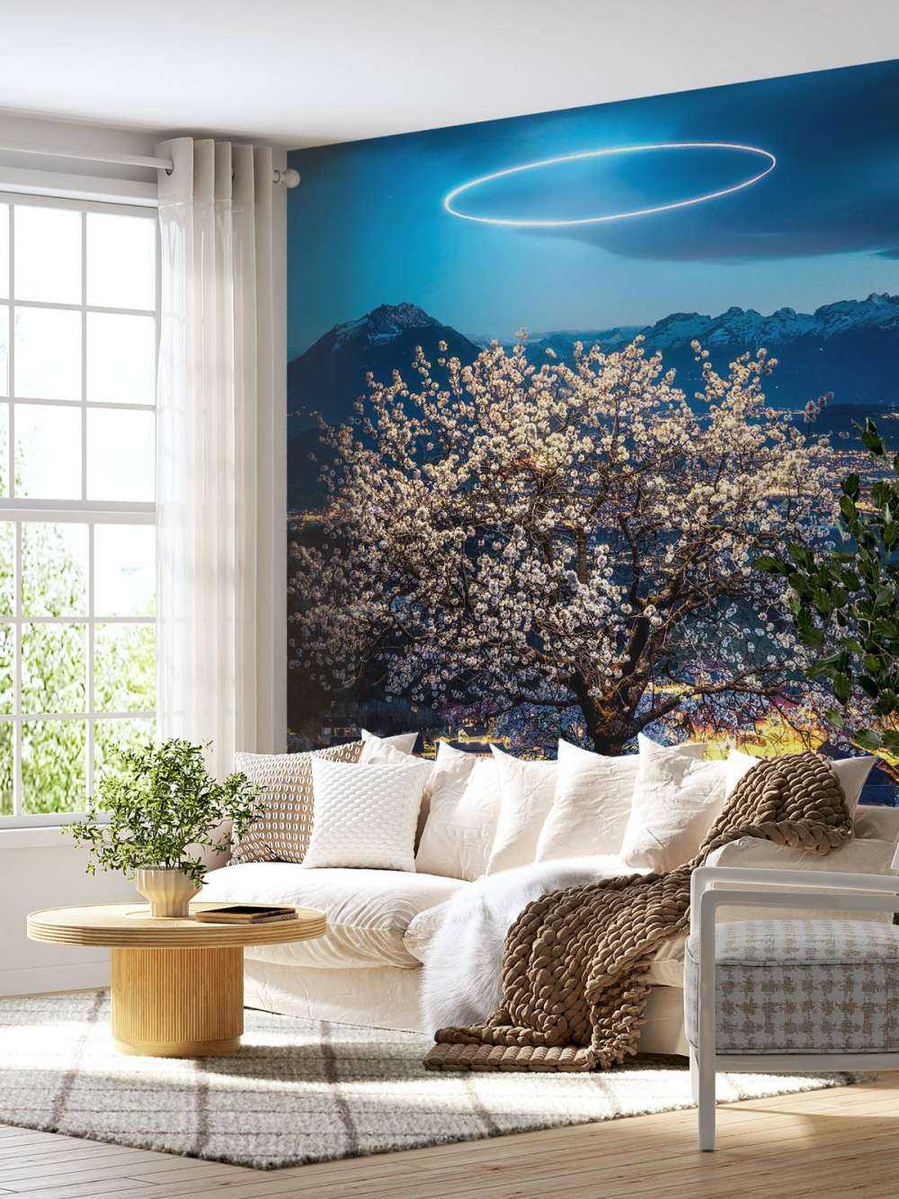 Arbre en fleurs sous la lumière nocturne